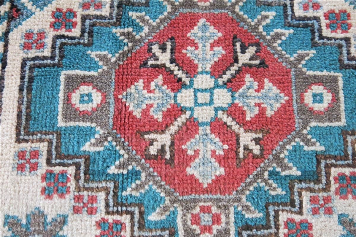 Oriental rug Kazak