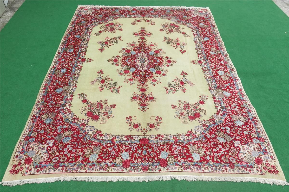 Oriental rug Kerman