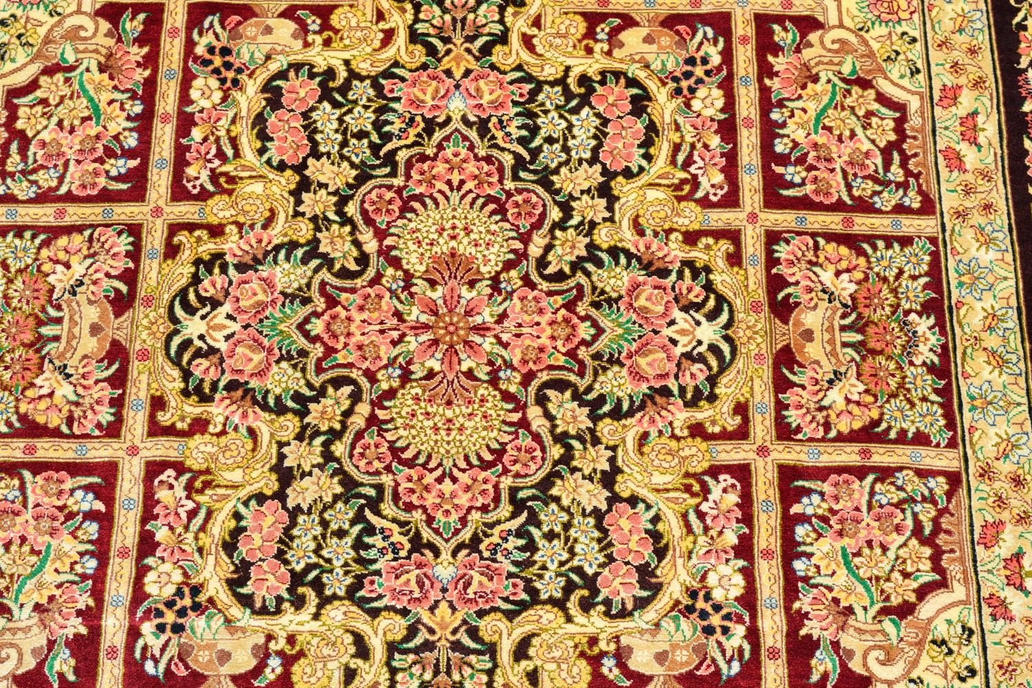 Oriental rug Ghom Silk Royal