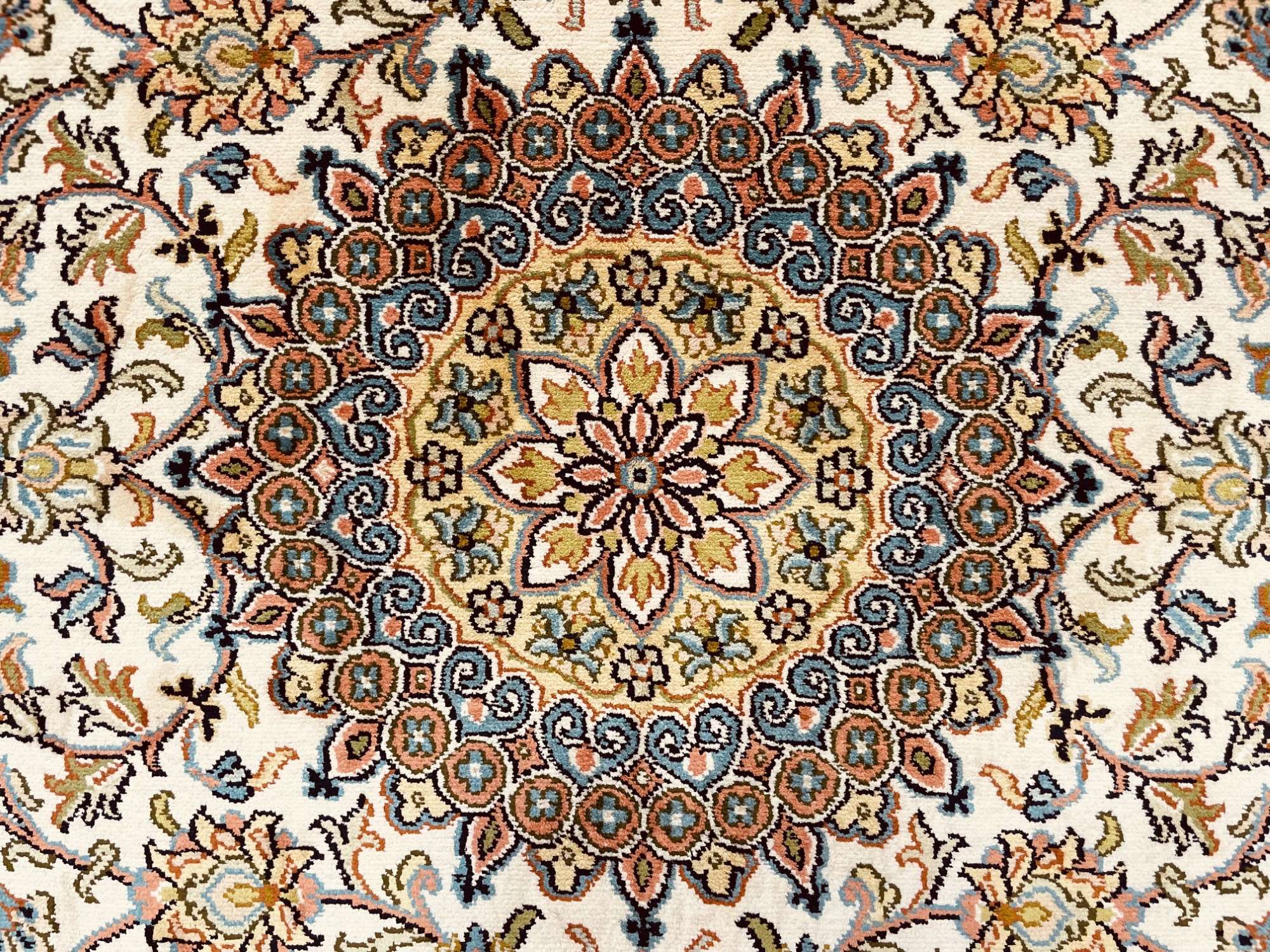 Kashmir selyem exkluzív keleti szőnyeg